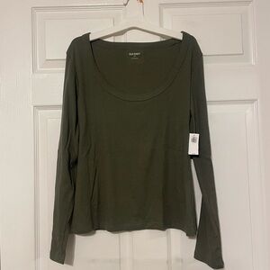 NWT Scoop-Neck Ribbed Long Sleeve Top